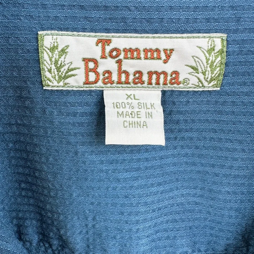Tommy Bahama Mens XL Blue 100% Silk Short Sleeve Camp Shirt Coconut Buttons